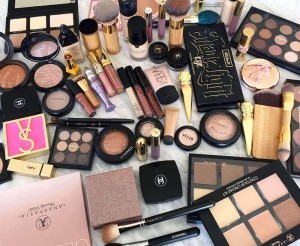 Золотое яблоко на Выставочной