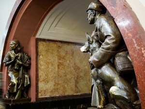 Метро Тур на Площади Революции